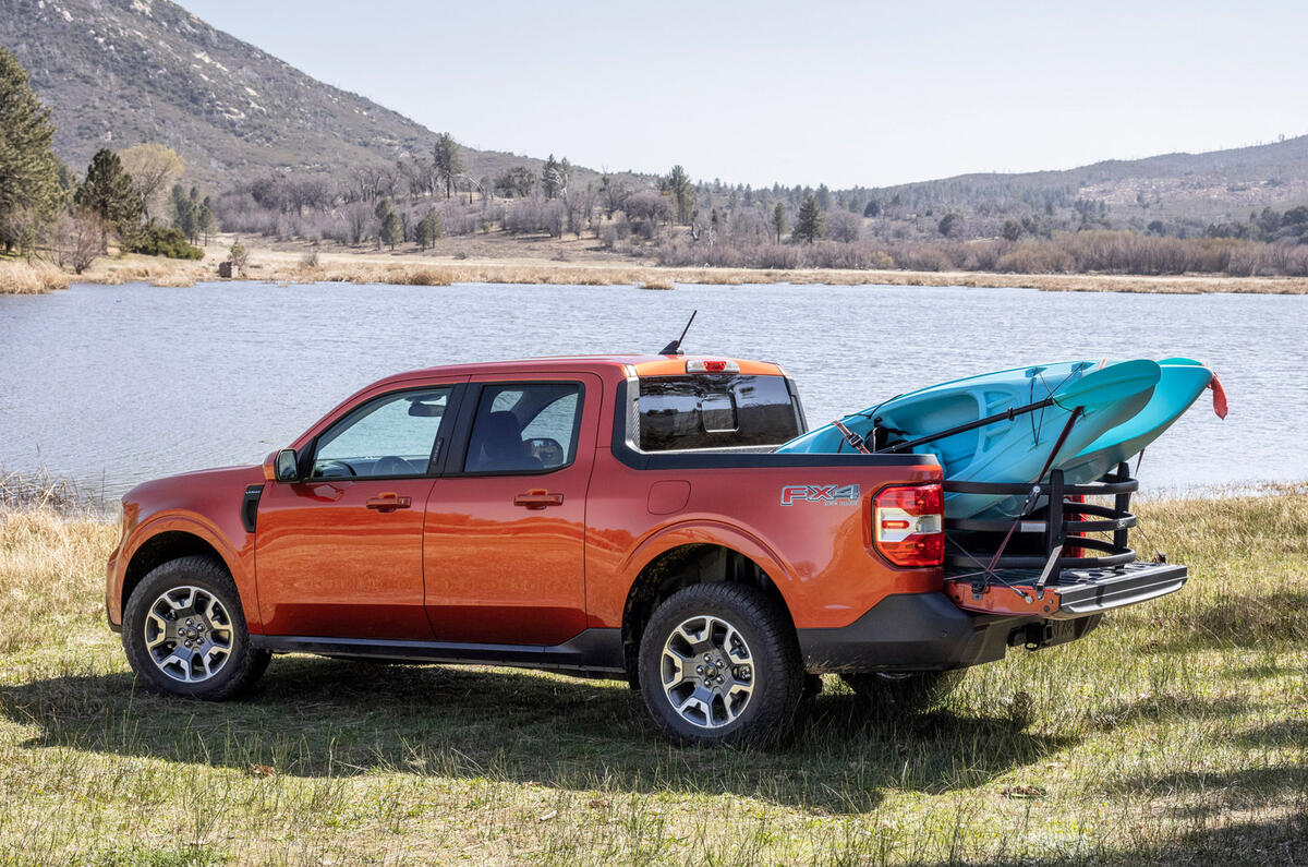 17 Ford Maverick 2L EcoBoost 2022 : essai statique arrière