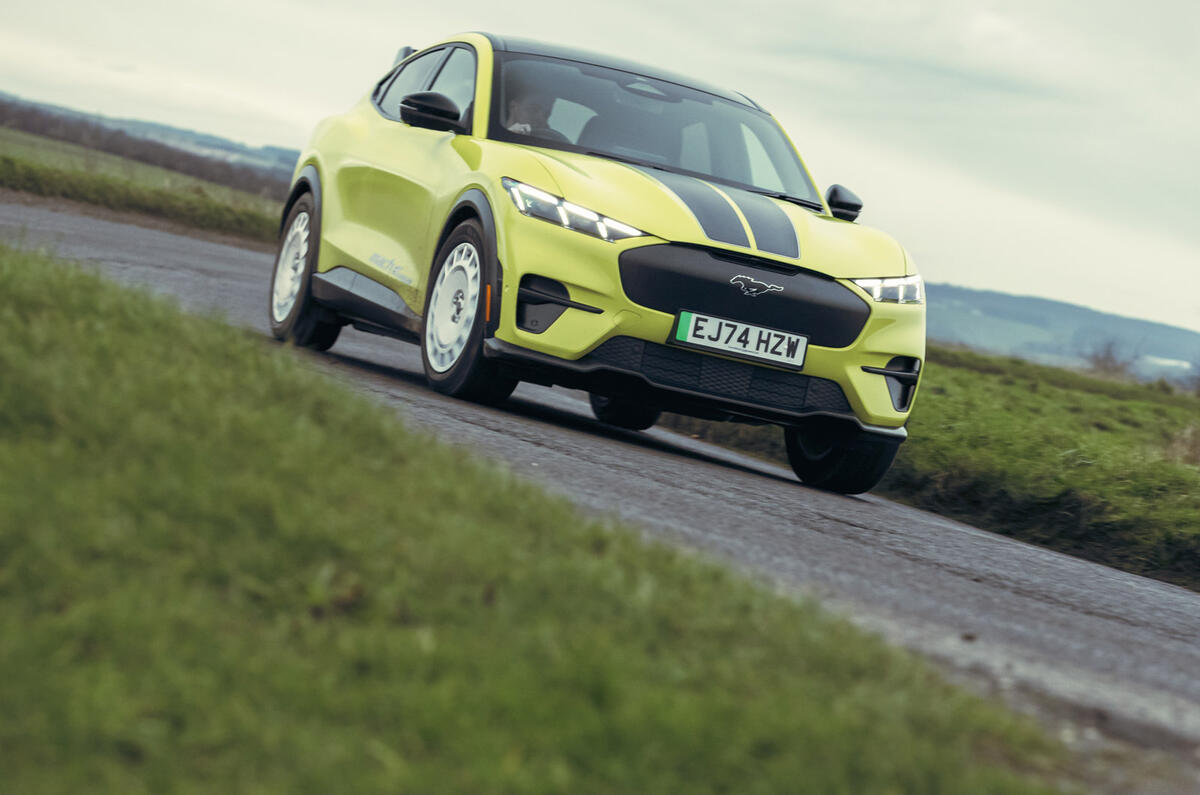 17 Ford Mustang Mach E Rally 2025 compte-rendu virage avant