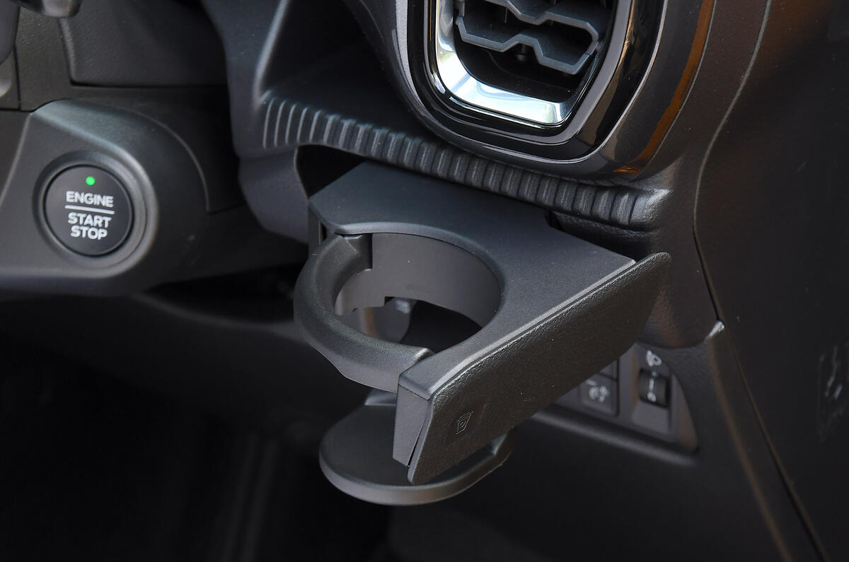 17 Ford Ranger RT 2023 cupholder