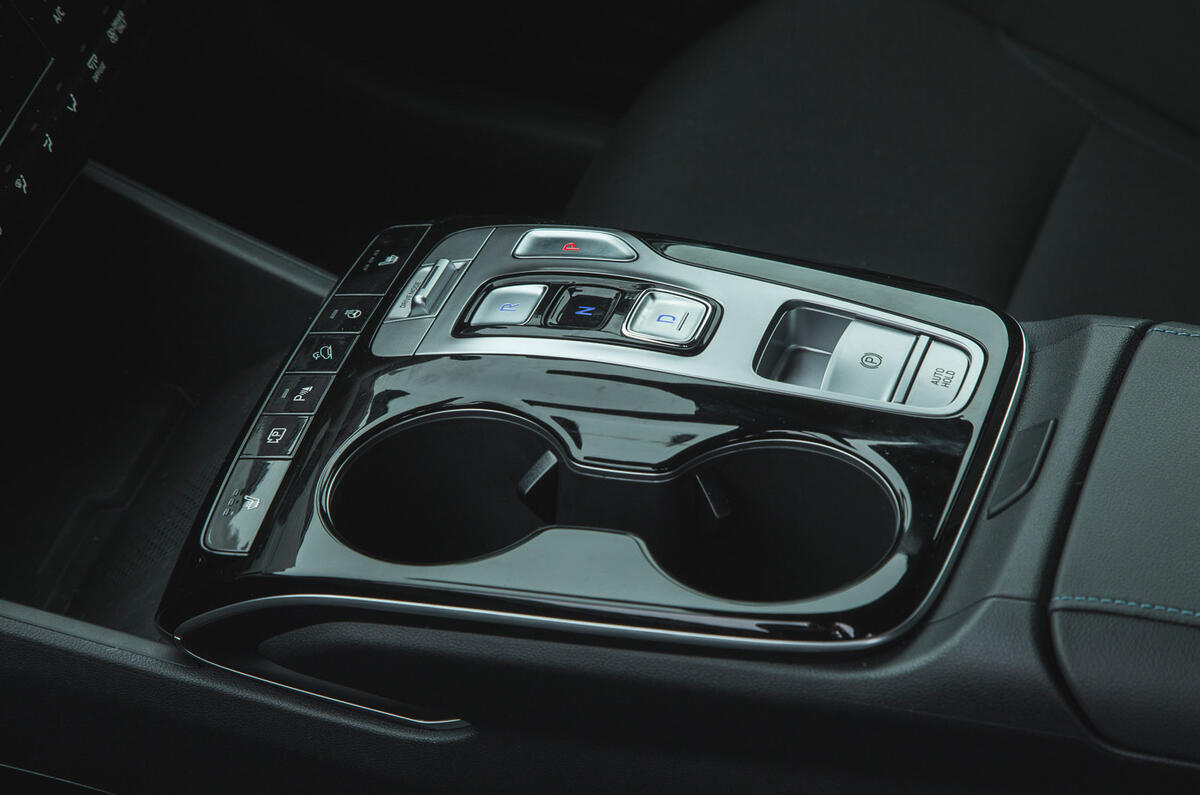 17 Hyundai Tucson 2021 road test review centre console