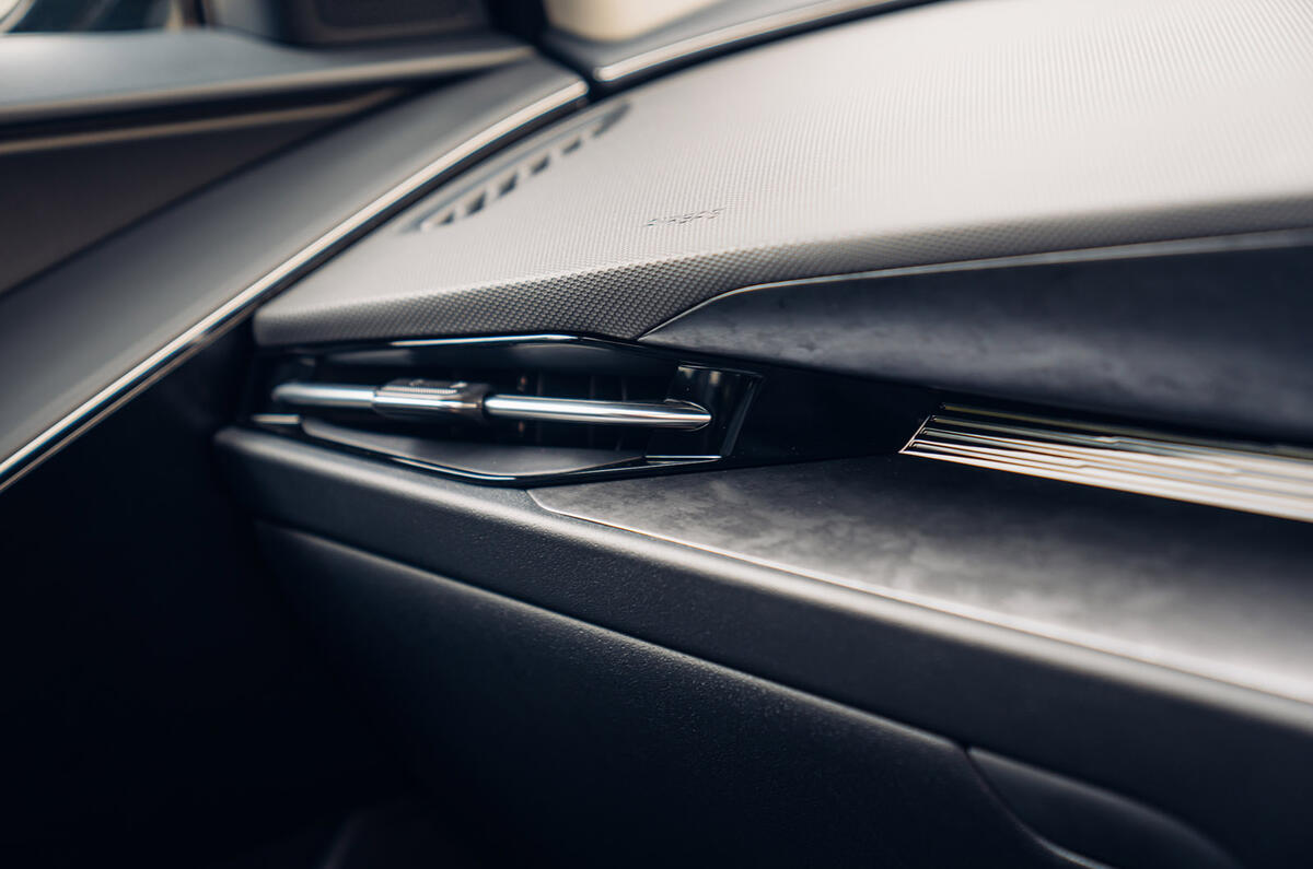 17 Kia Niro HEV FD 2022 upgraded trim