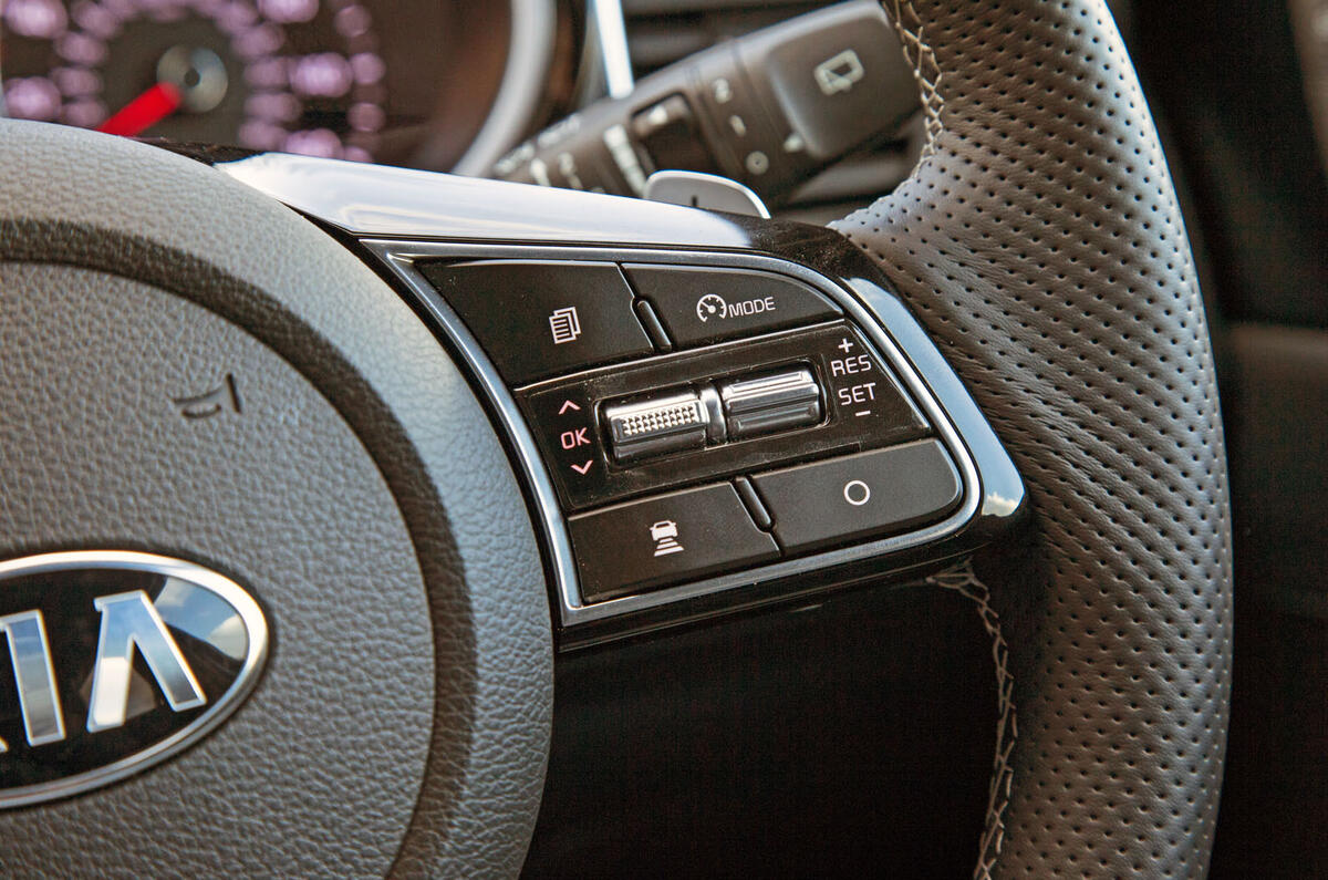 Kia Proceed GT-Line 2019 road test review - steering wheel controls
