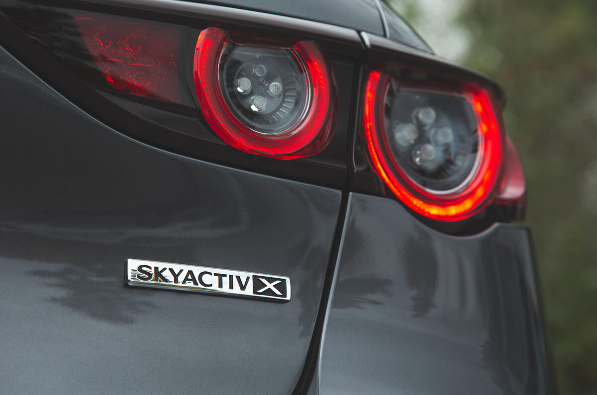 Mazda 3 Skyactiv-X 2019 : essai routier - engine badge