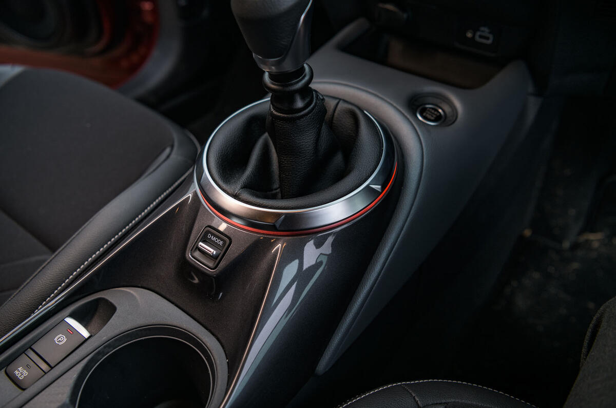 Nissan Juke 2020 road test review - gearstick
