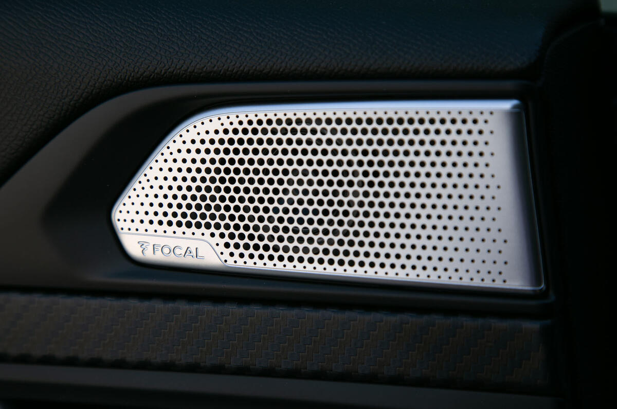 Peugeot 508 SW 2019 review - speaker grilles