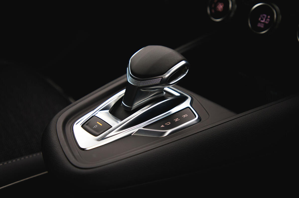 Renault Captur 2020 road test review - gearstick