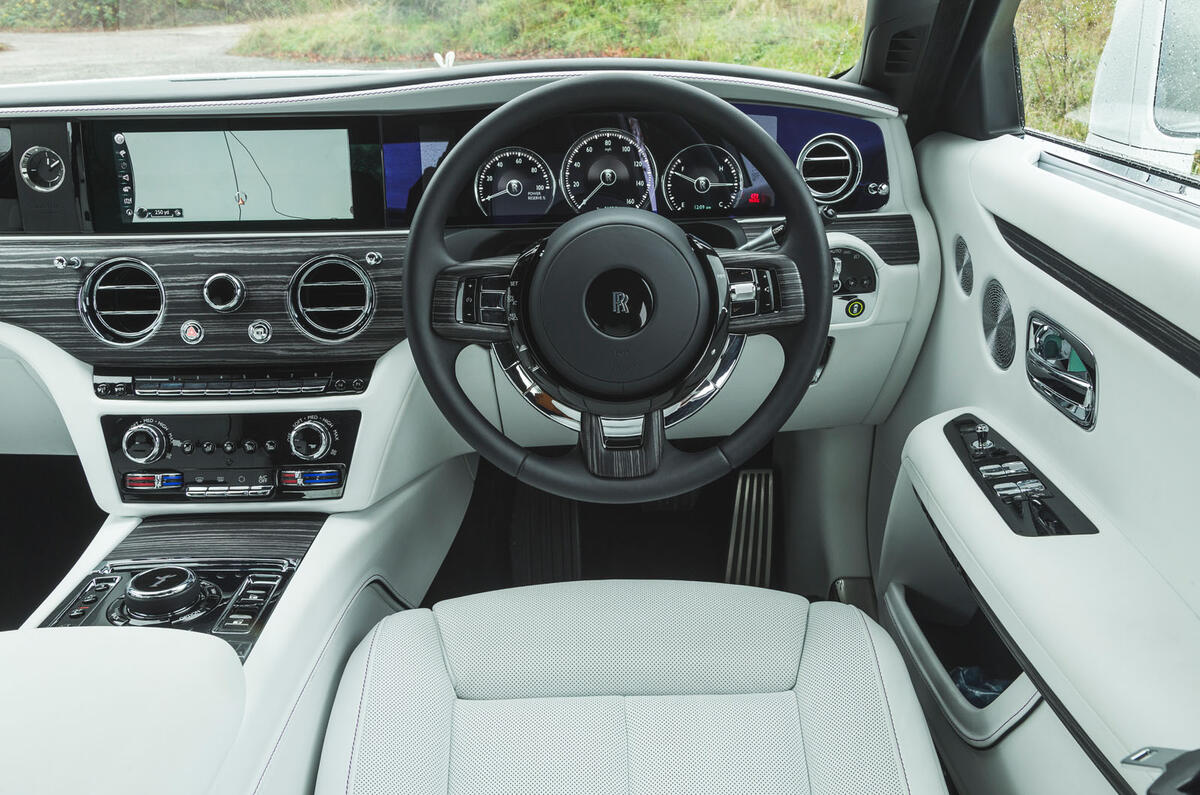 17 Rolls Royce Ghost 2021 road test review dashboard