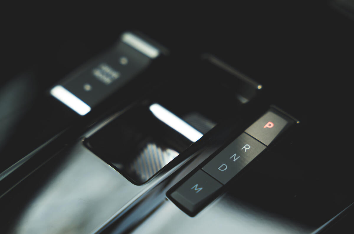 17 Vauxhall mokka 2021 RT centre console