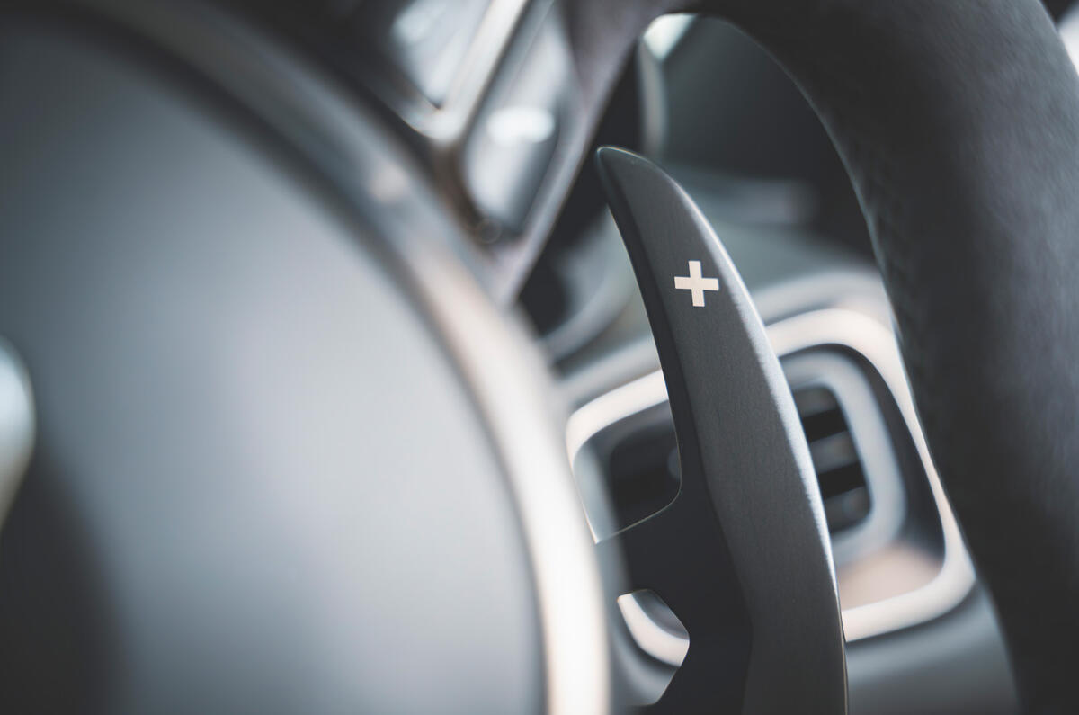 18 Aston Martin Vantage F1 2021 RT paddle shifters