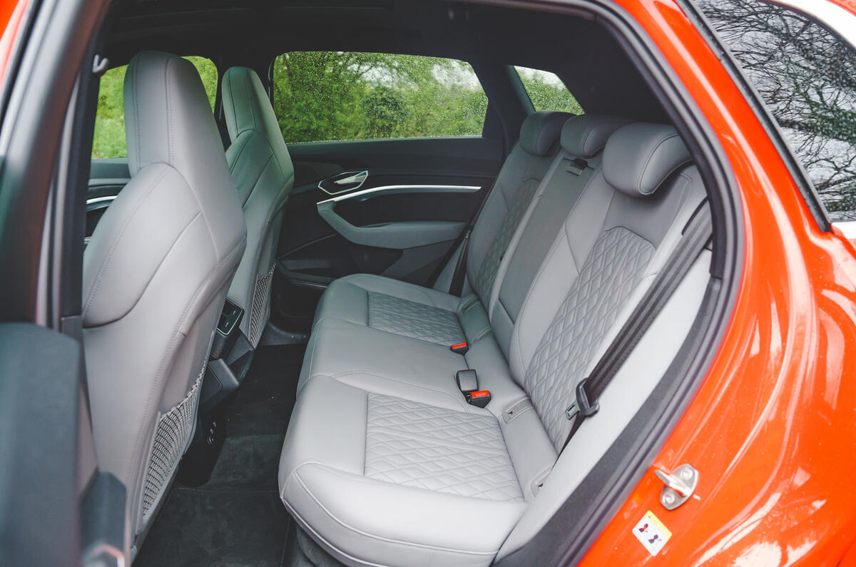 18 Audi E Tron S 2021 RT rear seats