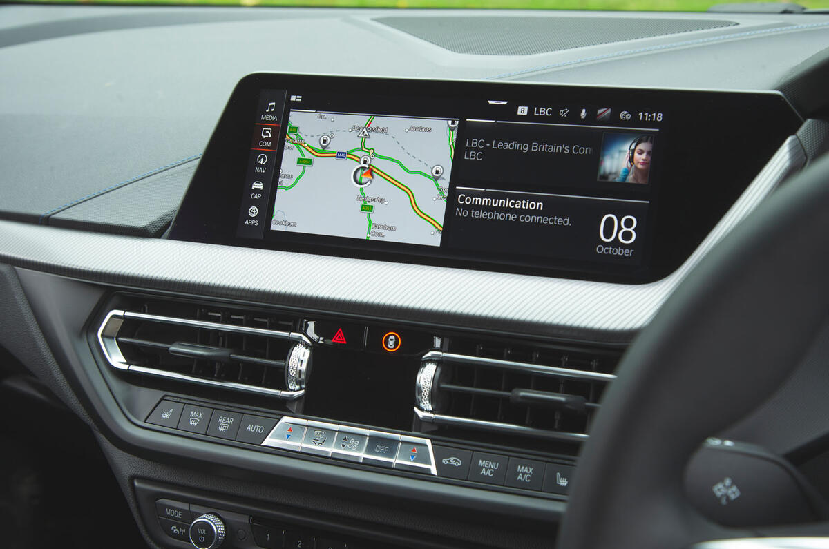 BMW 1 Series 118i 2019 road test review - infotainment