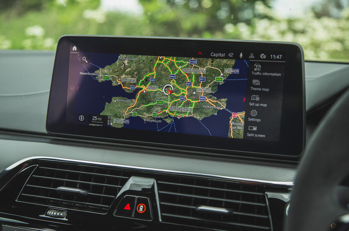 18 BMW M5 CS 2021 RT infotainment