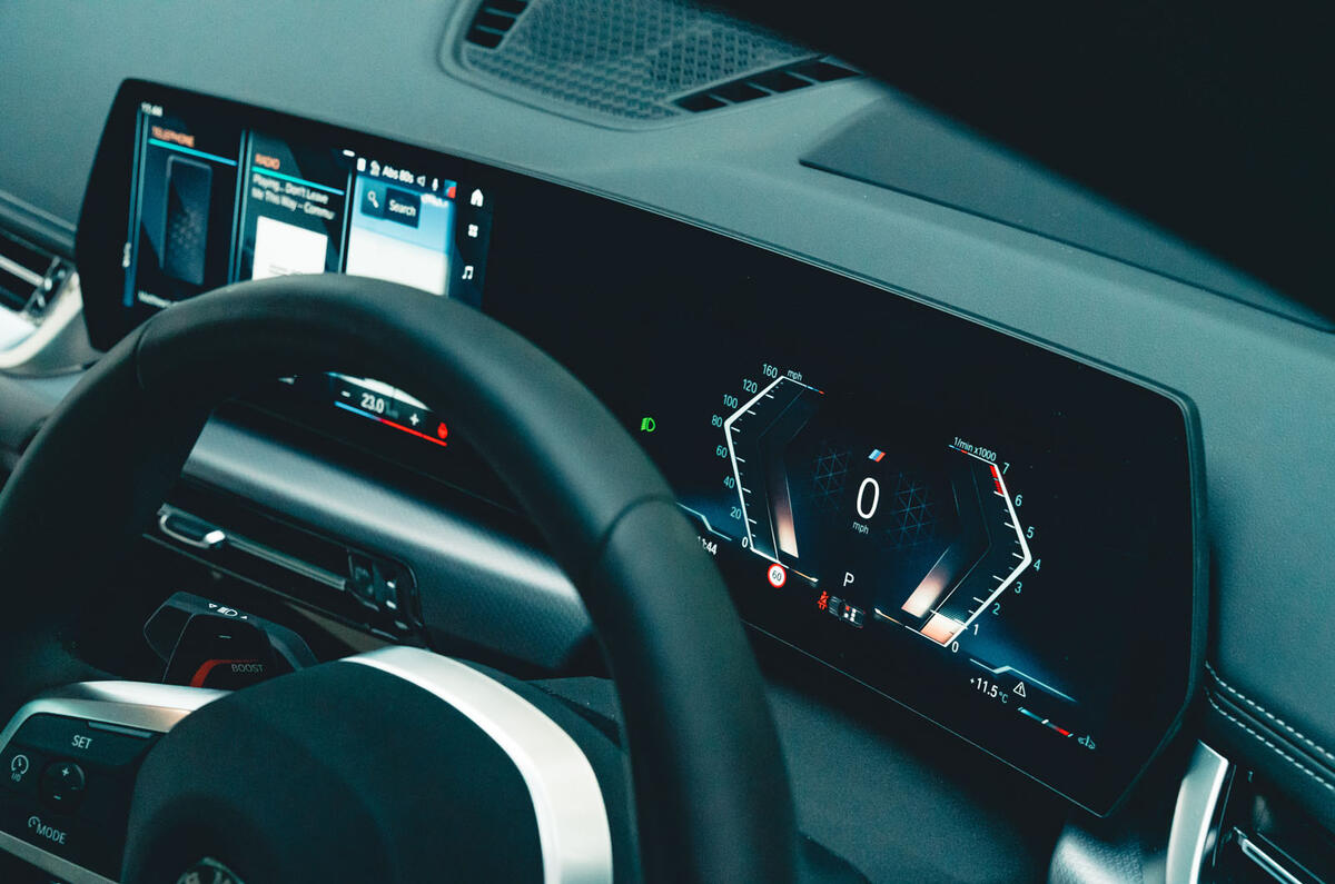 18 BMW X1 23i RT 2023 guage cluster