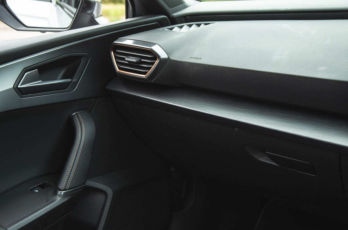 18 Cupra Leon 245 Hatchback RT 2022 left dash