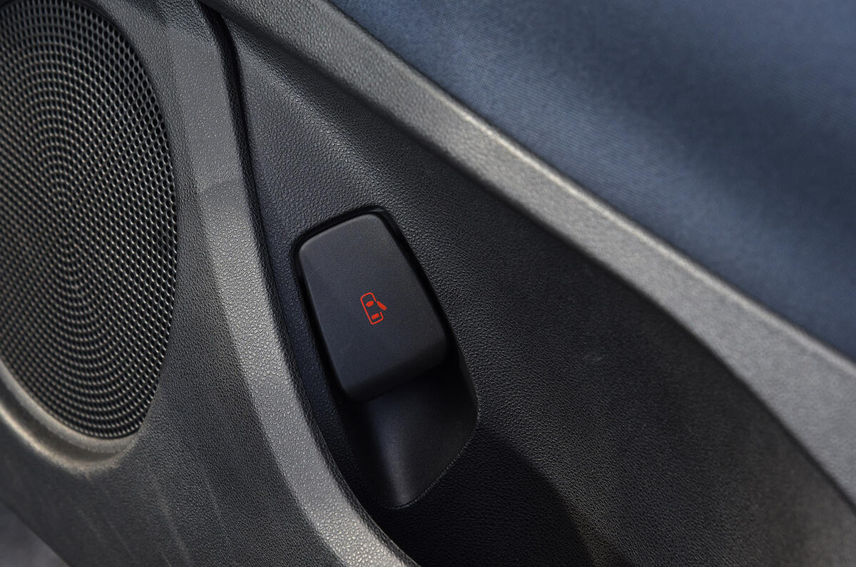 18 Fiat 500 electric 2022 road test review door handle