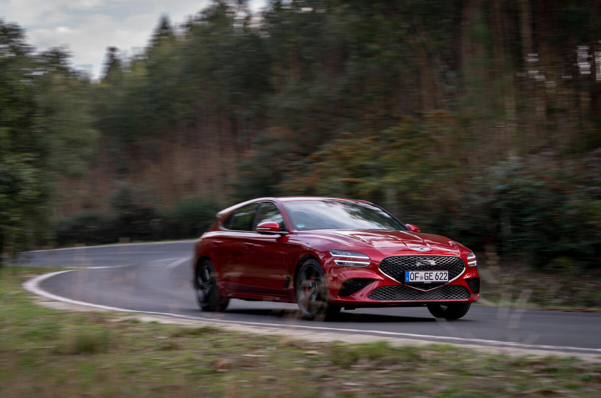 18 Genesis G70 Shooting brake 2021 premier essai routier avant virage