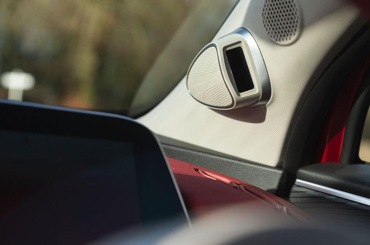 18 GWM ORA Funky Cat RT 2023 driver monitor