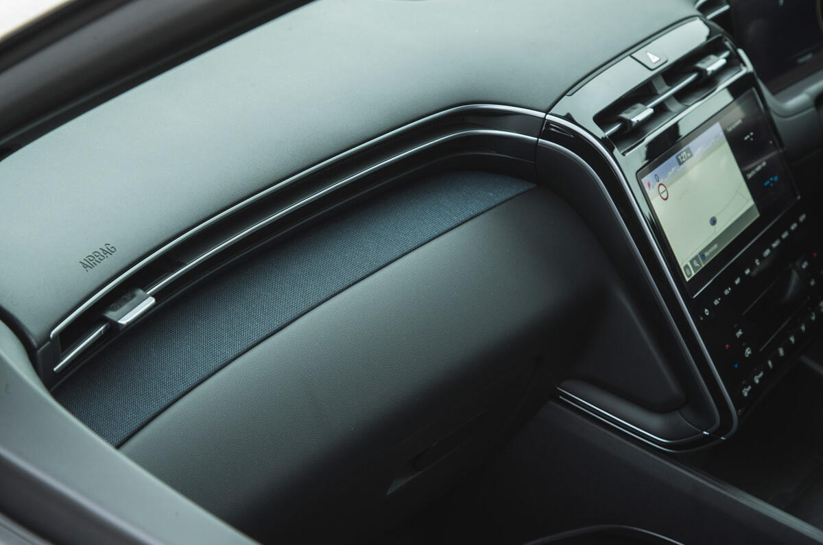 18 Hyundai Tucson 2021 road test review interior trim