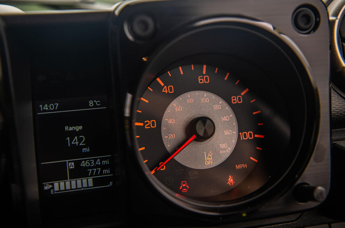 Suzuki Jimny 2018 road test review - dials
