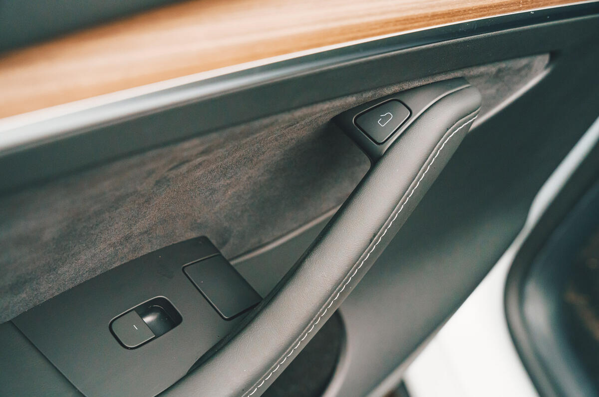 18 Tesla Model Y 2022 road test review door cards