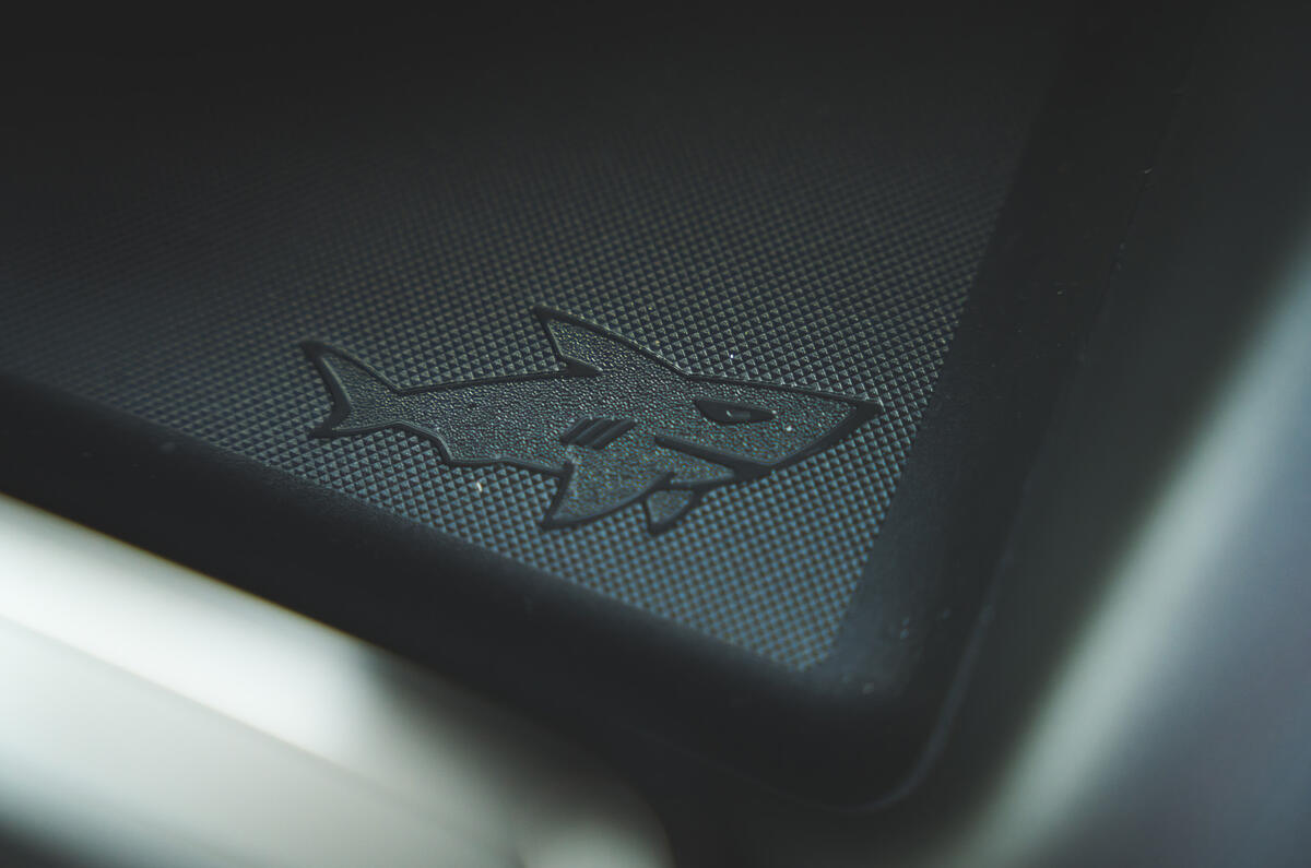 18 Vauxhall mokka 2021 RT shark