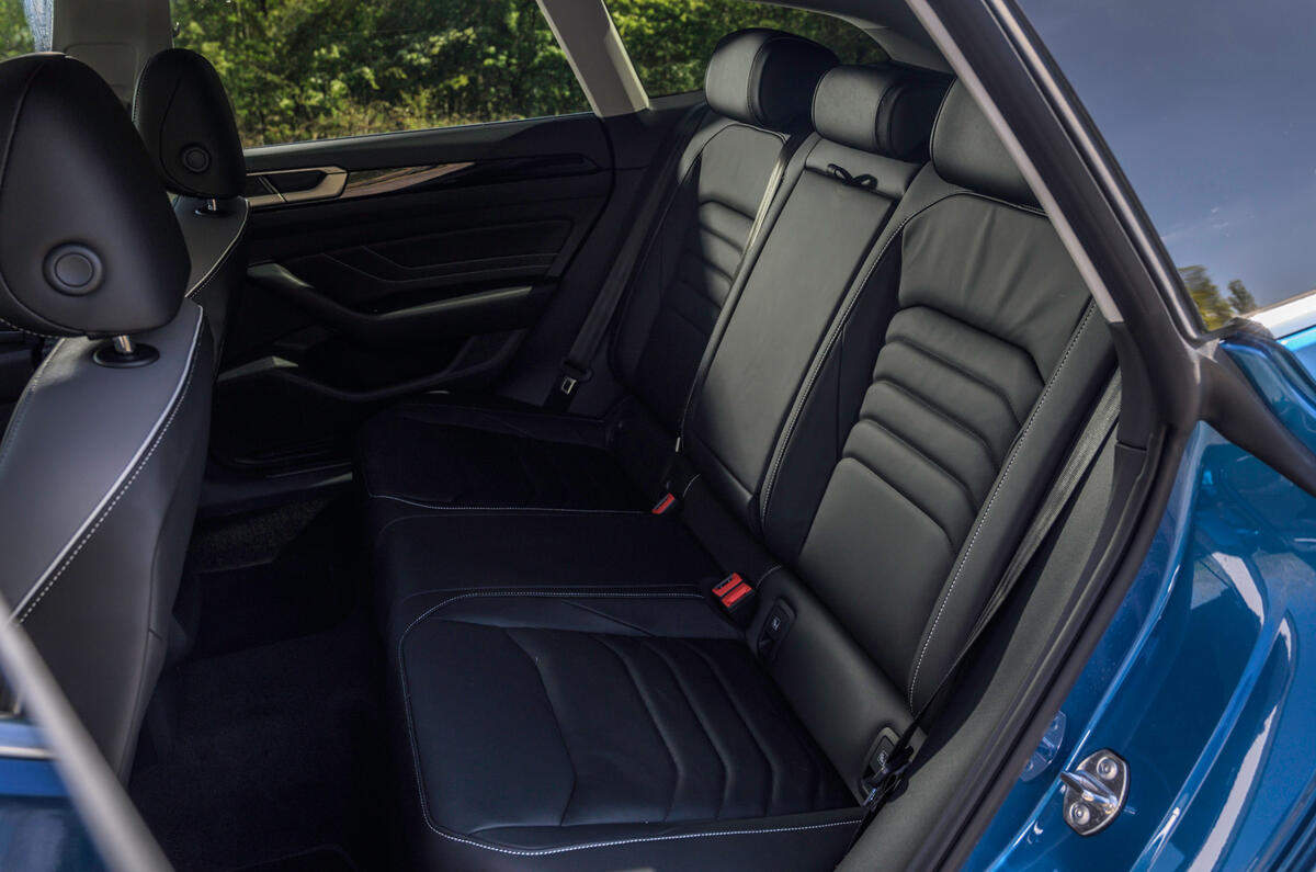 18 Volkswagen Arteon Shooting Brake 2021 RT rear seats