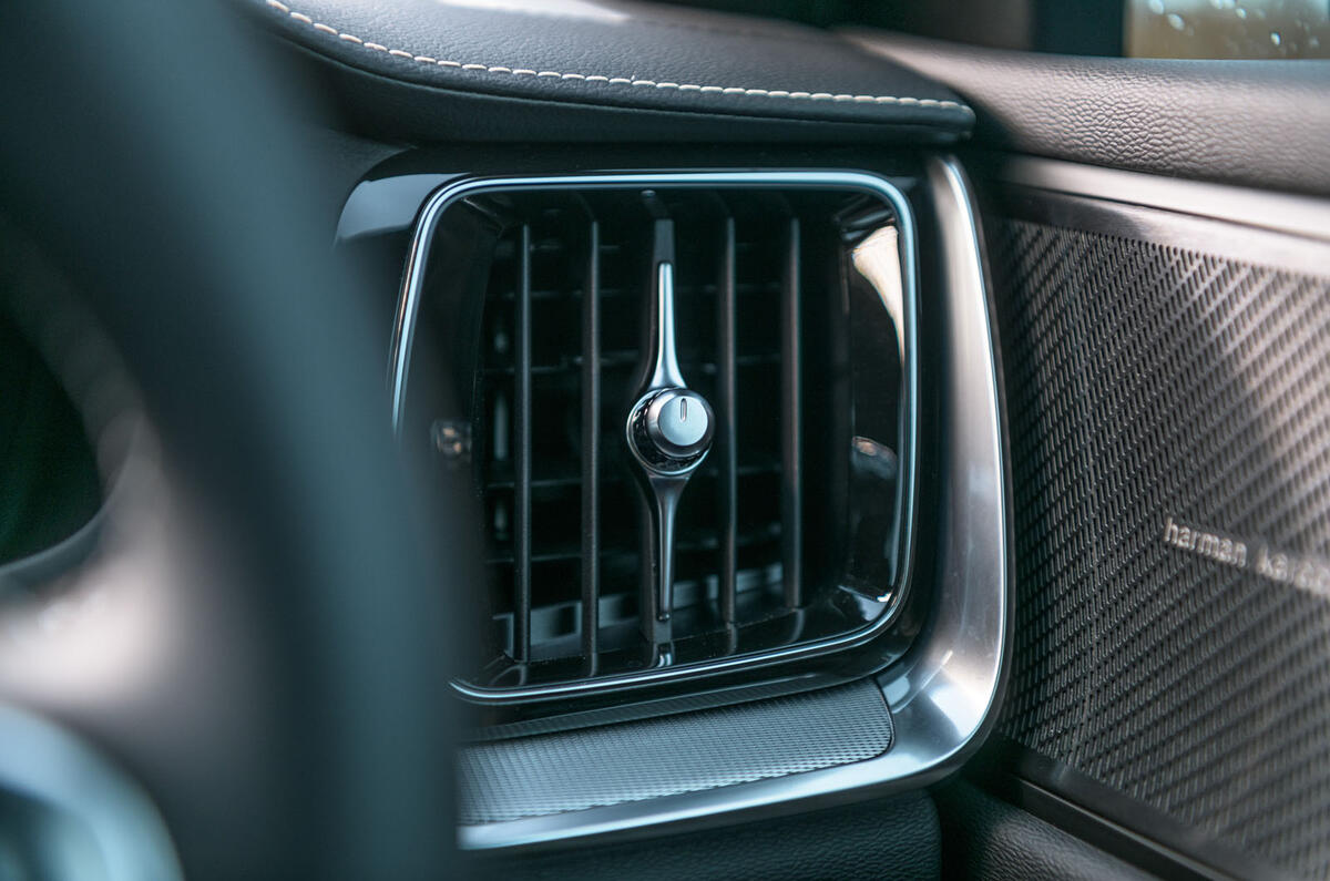 Volvo S60 Polestar Engineered 2020 road test review - air vents