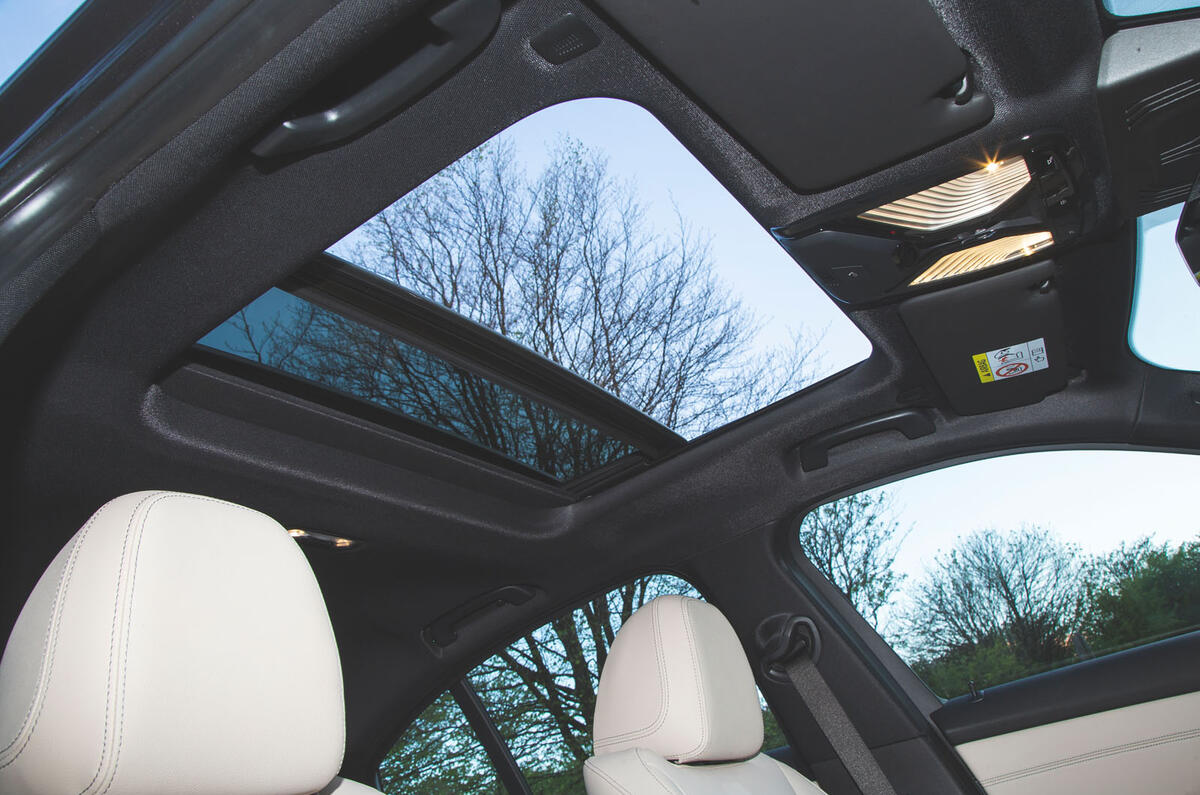 BMW 3 Series 320d 2019 Road Test review - sunroof