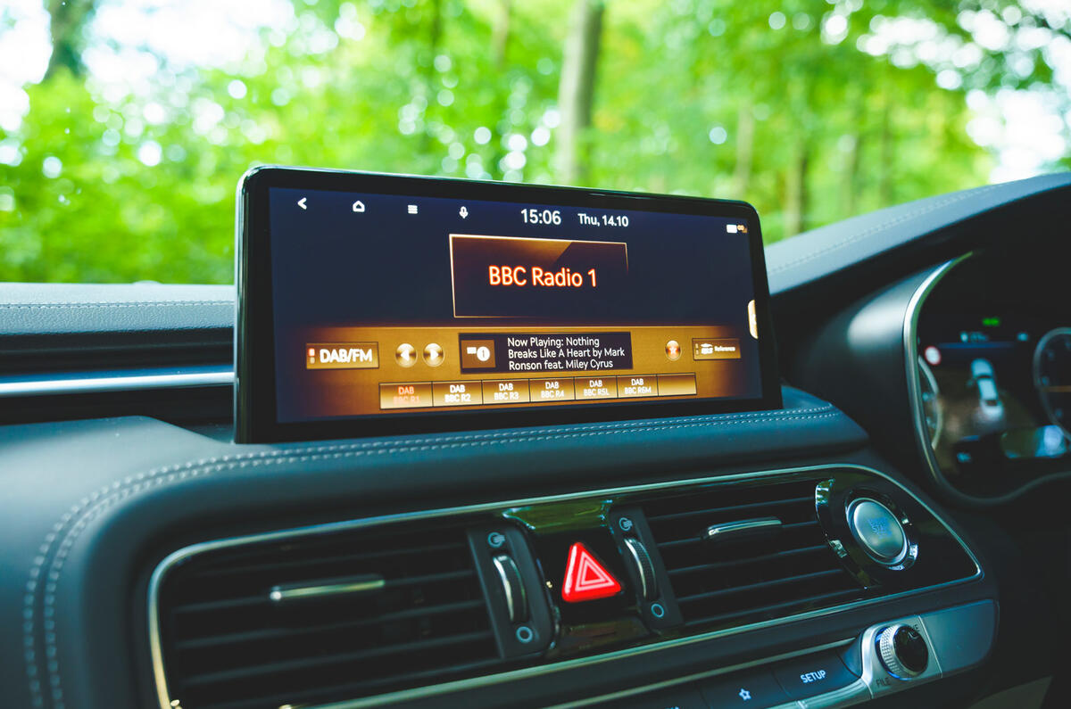 19 Genesis G70 2021 road test review infotainment