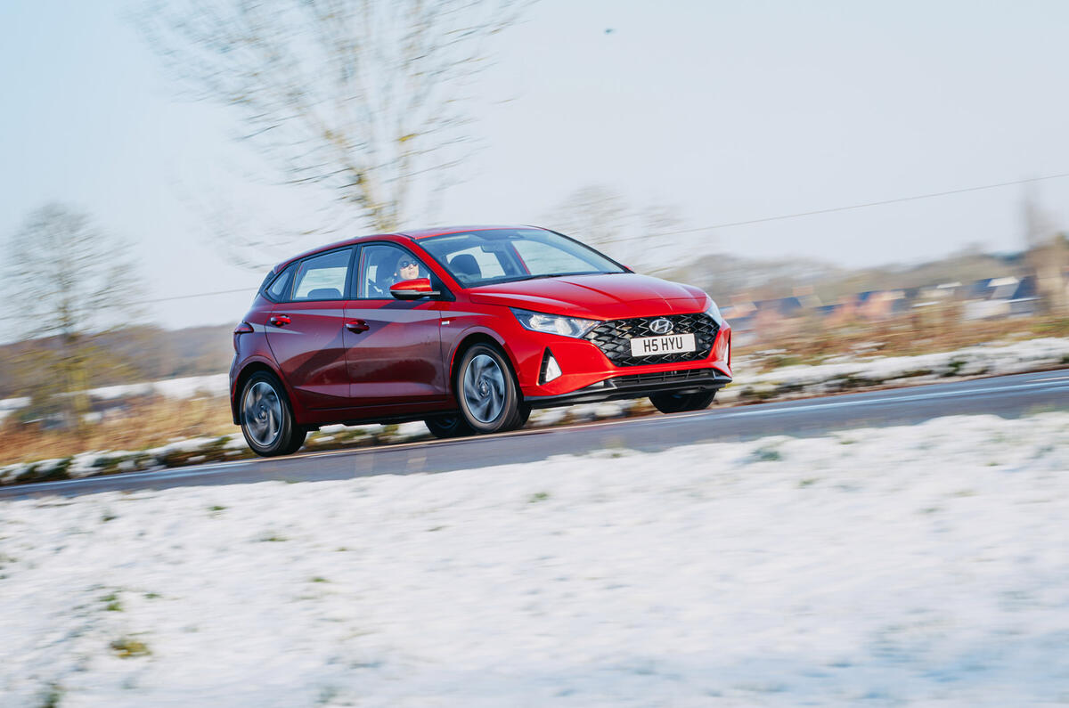 19 Hyundai i20 2021 : examen de l'essai routier sur le front de la route