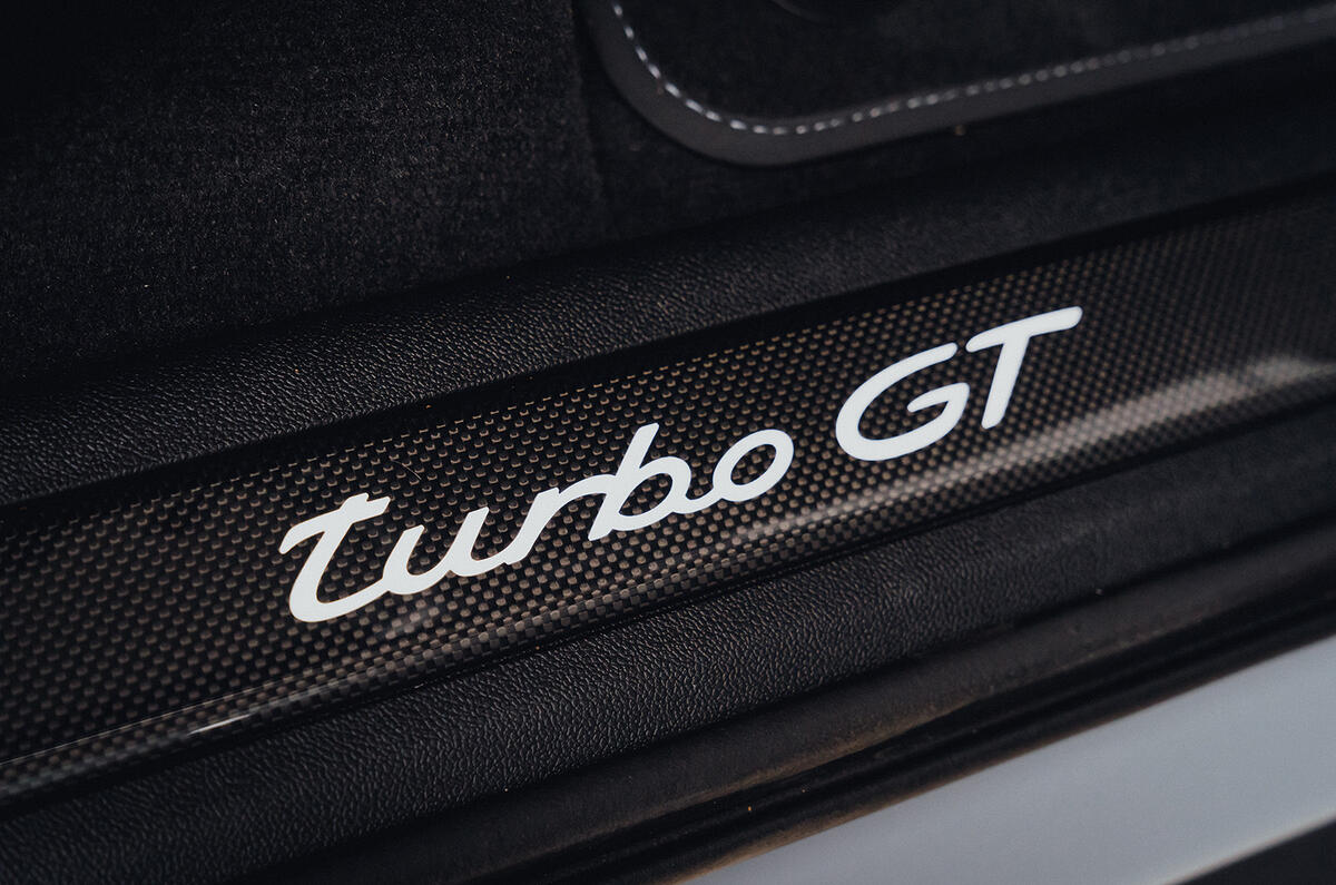 19 Porsche Cayenne Turbo GT badge