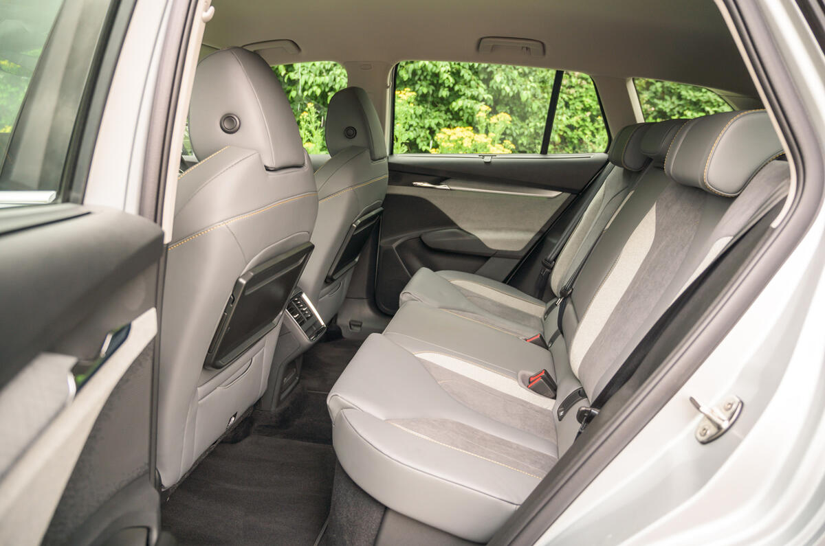 19 Skoda Enyaq IV 2021 RT rear seats