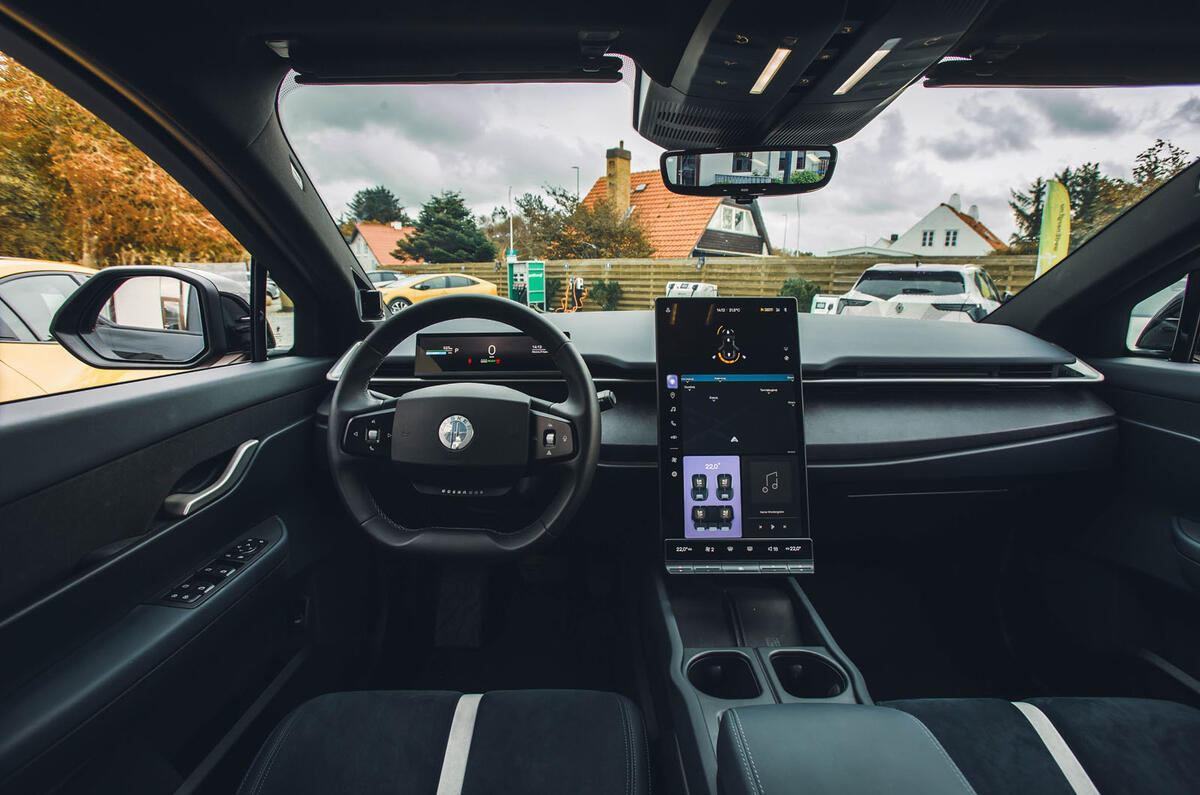 1fisker ocean review 2023 14 dash