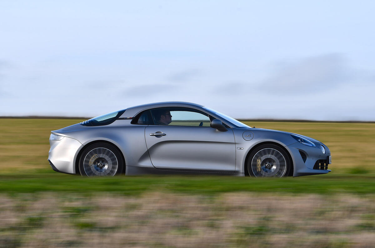 2 Alpine A110 Legende GT 2022 RT pan latéral