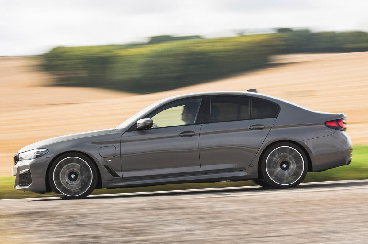 2 BMW 545e 2021 : essai routier, revue de presse, côté héros