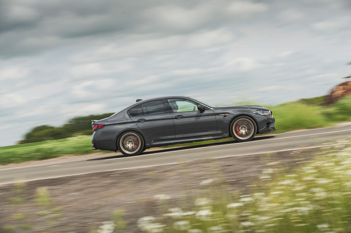 2 BMW M5 CS 2021 RT côté héros