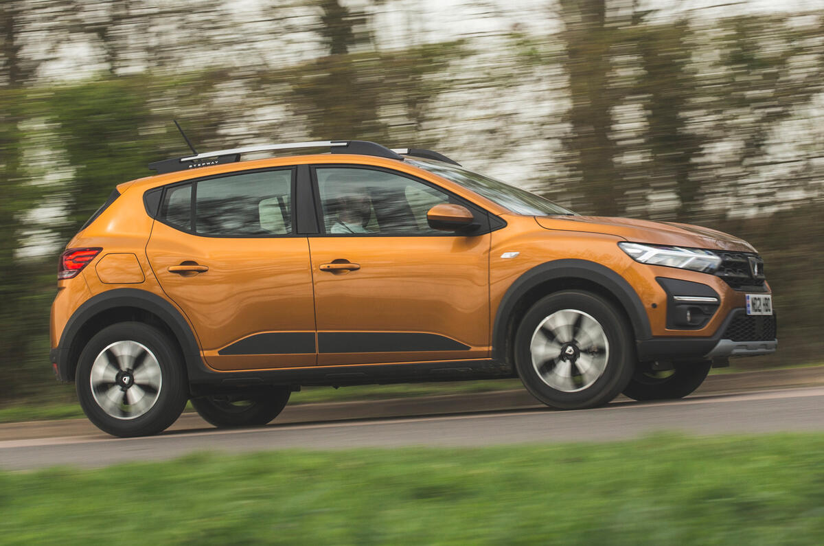 2 Dacia Sandero Stepway 2021 RT côté héros