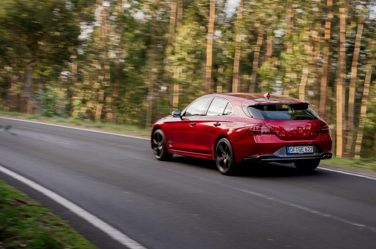 2 Genesis G70 Shooting brake 2021 premier essai de conduite suivi de l'arrière