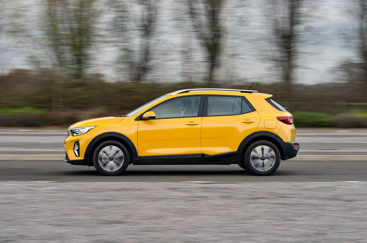 2 Kia Stonic 2021 RT mise à jour côté héros