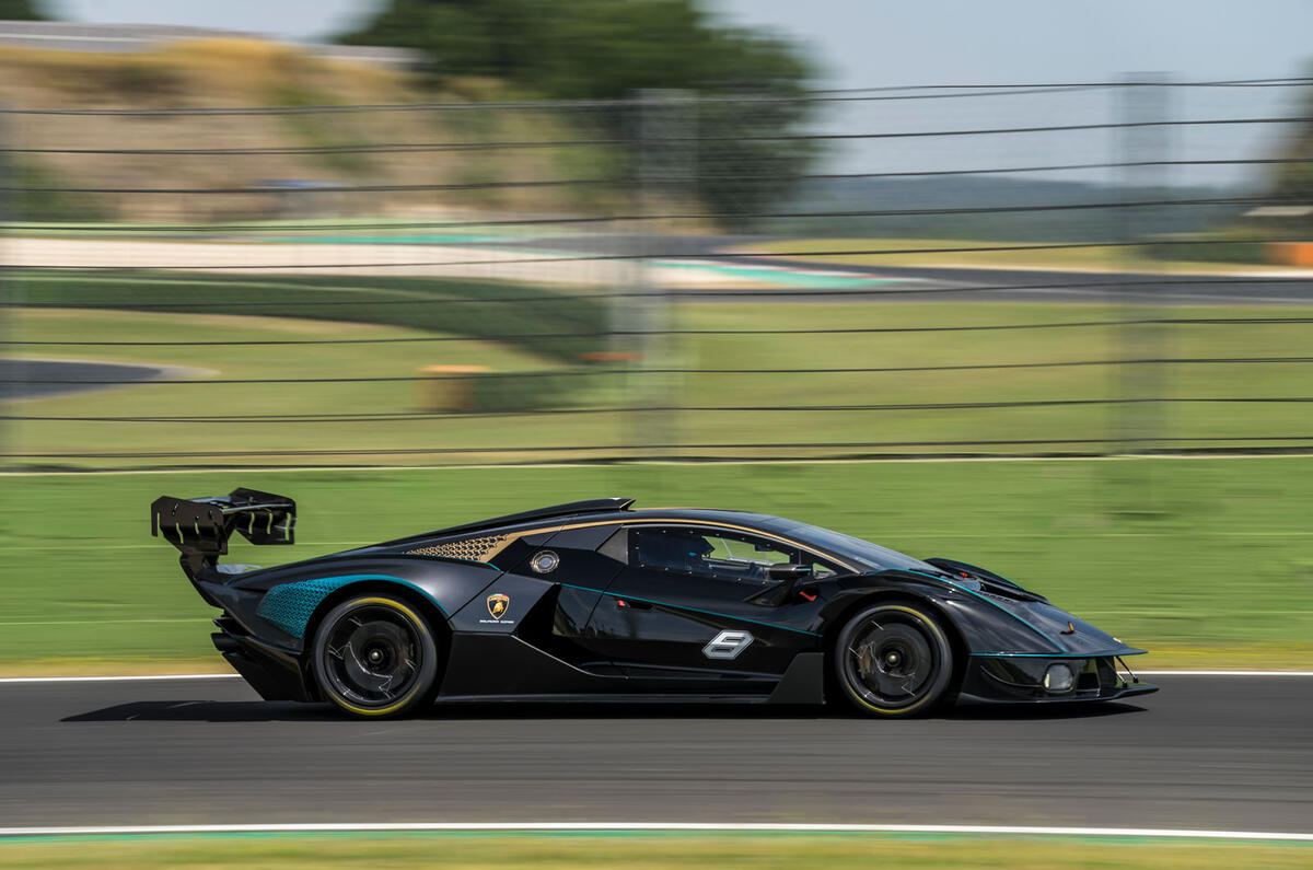2 Lamborghini Essenza SCV12 2021 RT hero côté