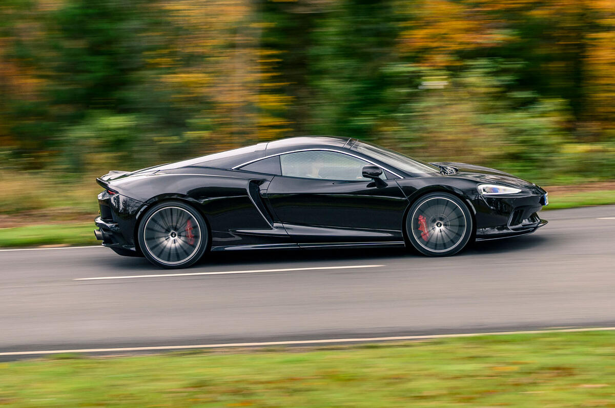 2 McLaren GT 2021 à l'essai sur route : le côté héros