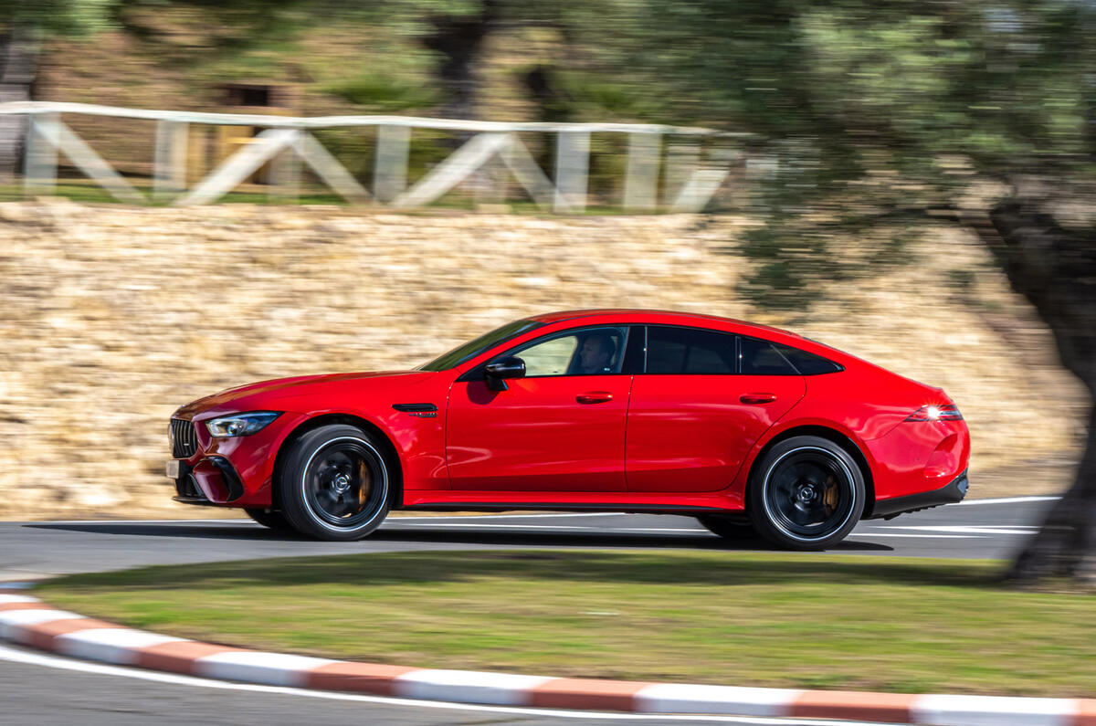 2 Mercedes AMG GT63s e 2022 : revue panoramique latérale