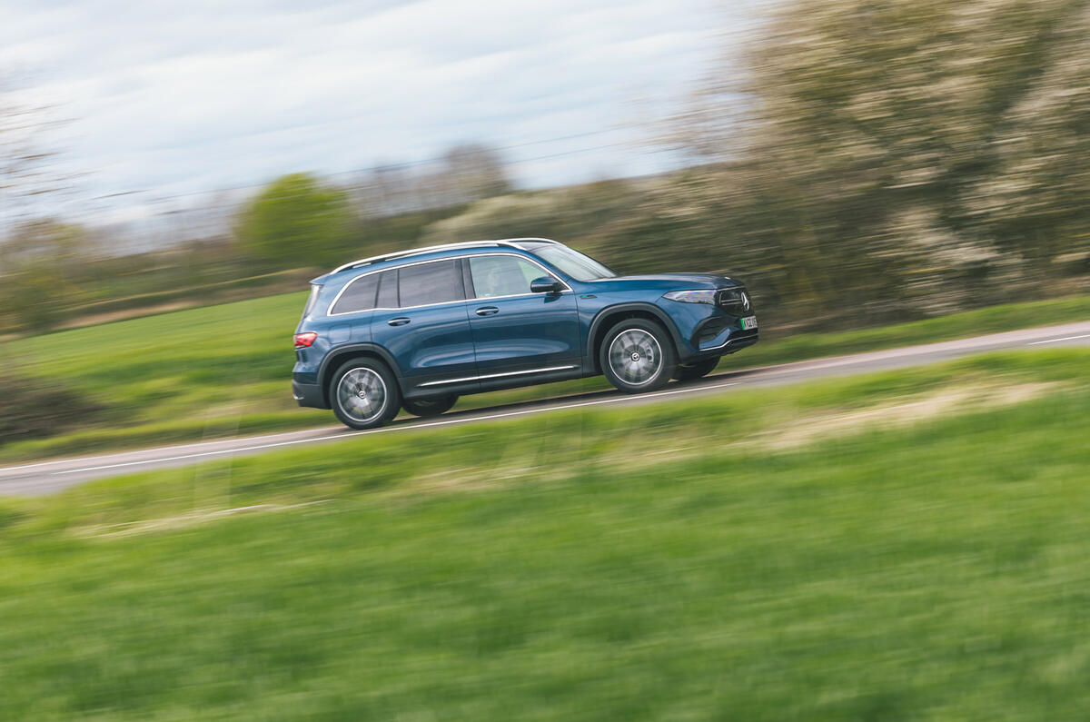 2 Mercedes Benz EQB RT 2022 side pan