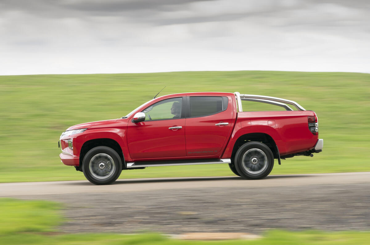Mitsubishi L200 2019 road test review - hero side