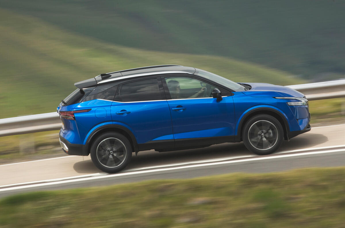 2 Nissan Qashqai 2021 RT côté héros