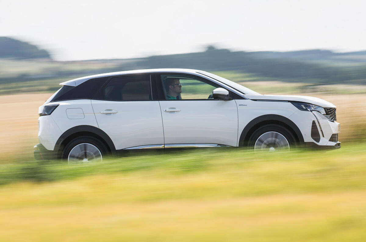 2 Peugeot 3008 2021 RT hero côté