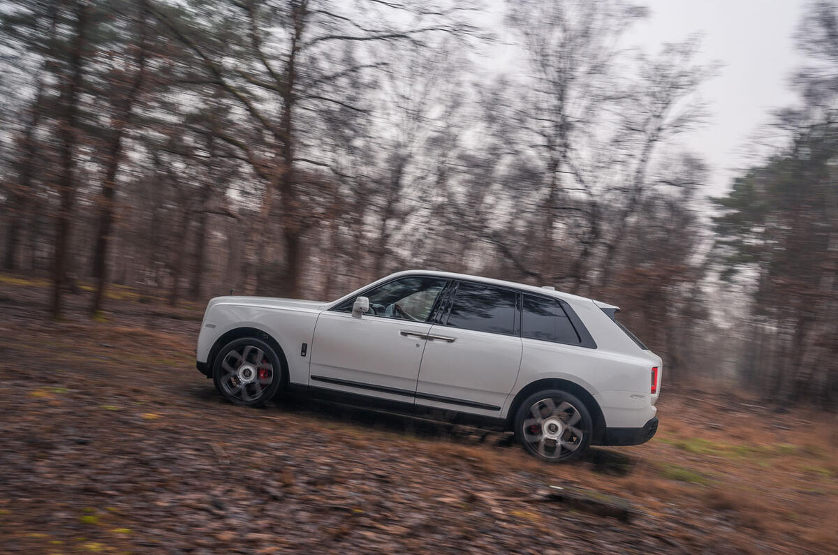 Revue de l'essai routier de la Rolls Royce Cullinan 2020 - côté héros