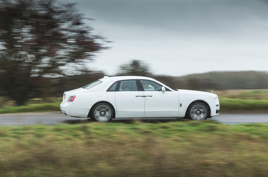 2 Rolls Royce Ghost 2021 : essai routier, côté héros