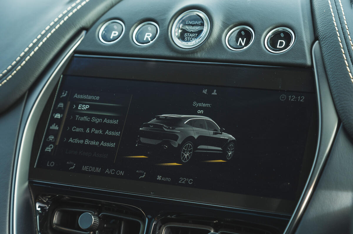 Examen de l'essai routier de l'Aston Martin DBX 2020 - modes de conduite