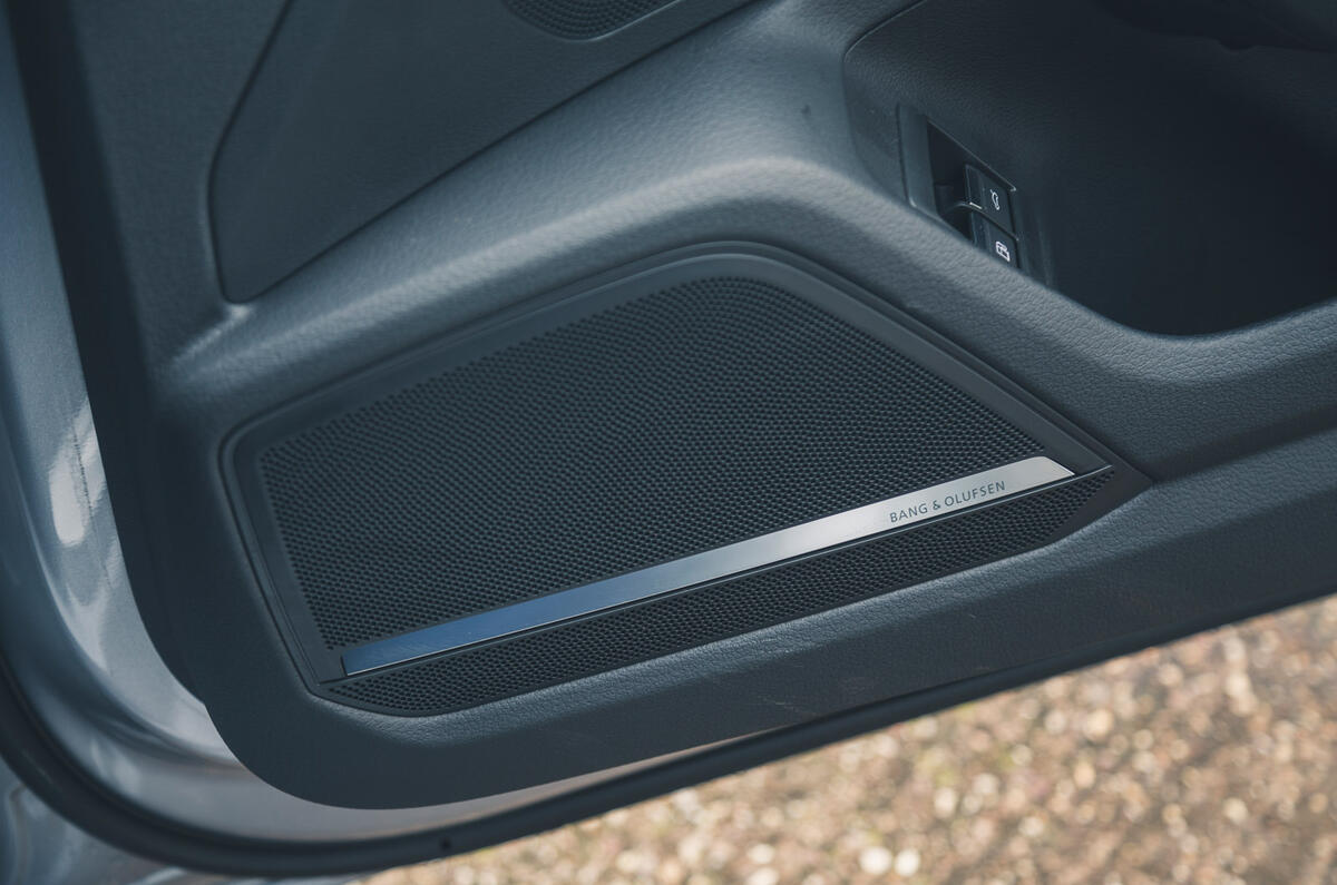 20 Audi A6 TFSIe 2022 road test review speakers